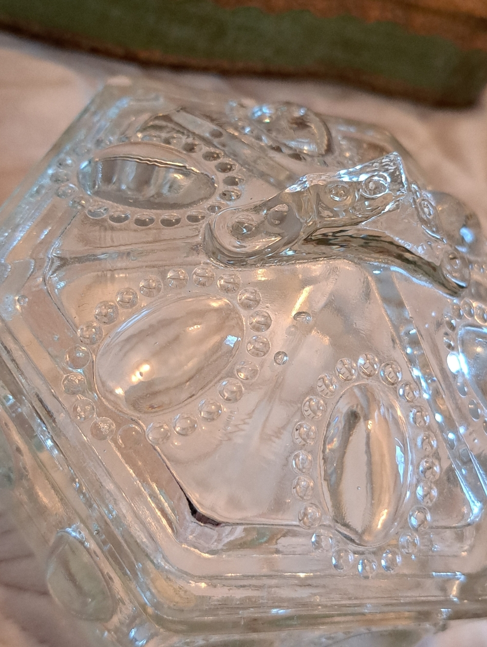 Vintage /Antique 1940's L.E. Smith Victorian Beaded Glass Hexagonal Trinket Box - Picture 9 of 10